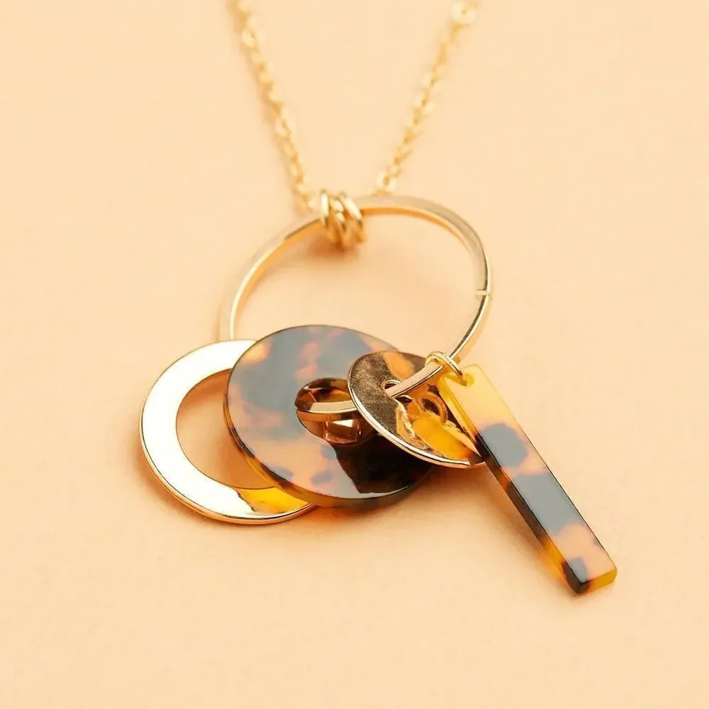 Nwt - Round Chained Acrylic Gold Necklace